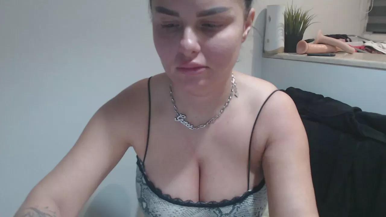 Issabella18 on Cam4 
