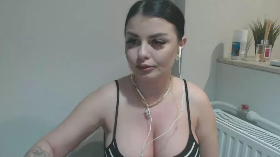 Issabella18 on Cam4 