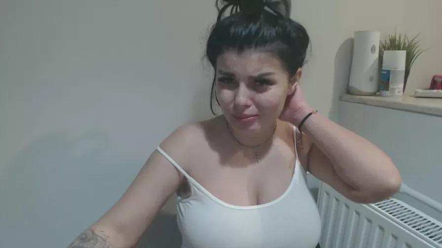 Issabella18 on Cam4 