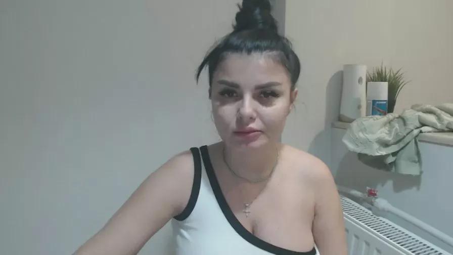 Issabella18 on Cam4 