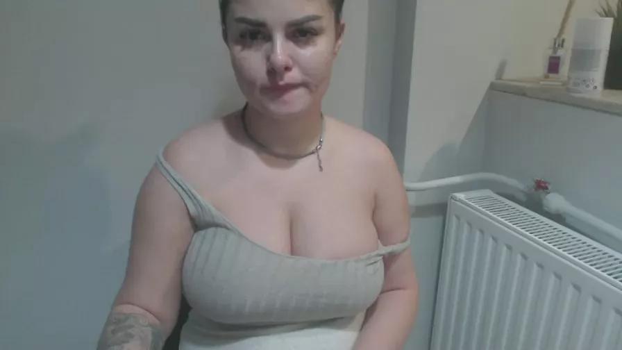 Issabella18 on Cam4 