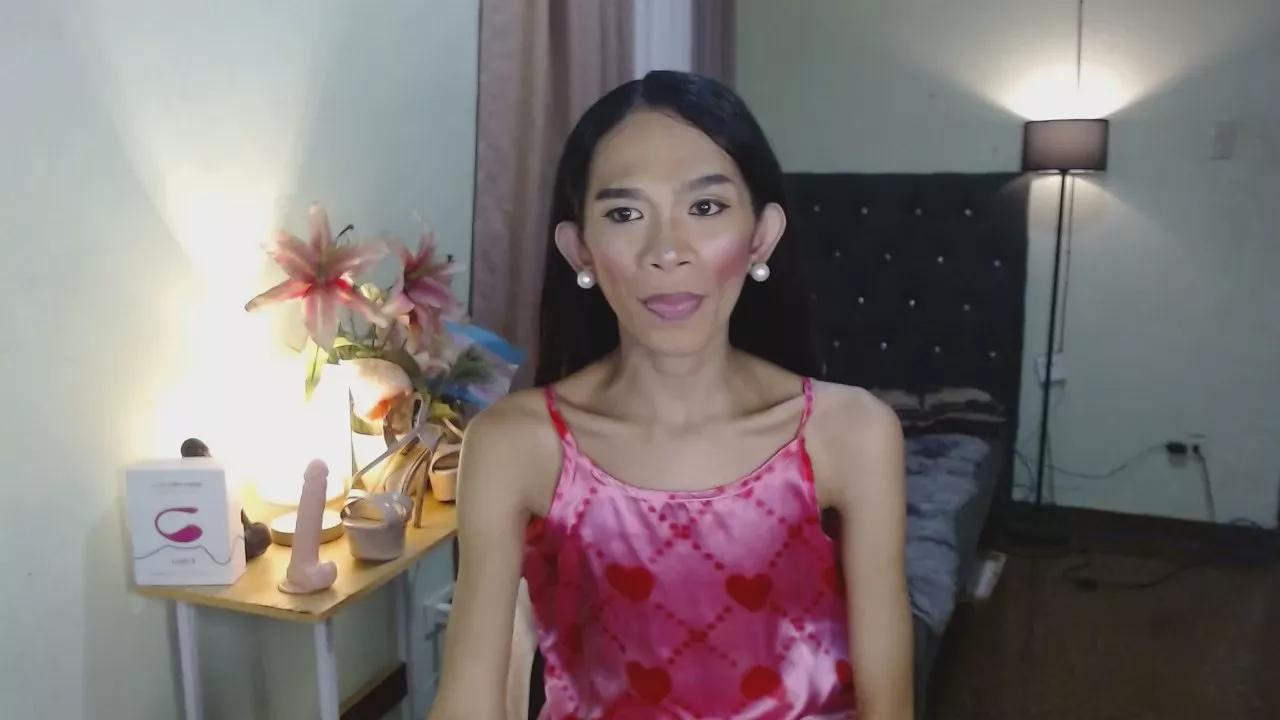 ItsmeMonica69 on Cam4 