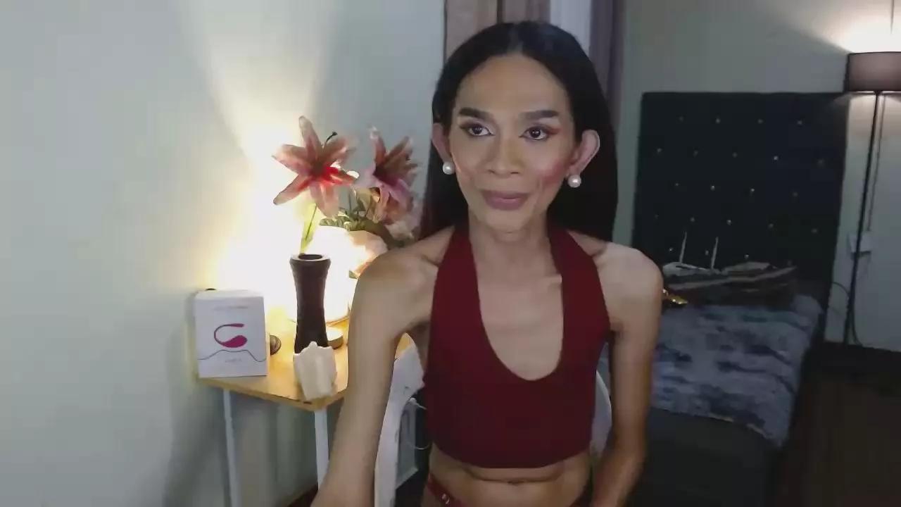 ItsmeMonica69 on Cam4 