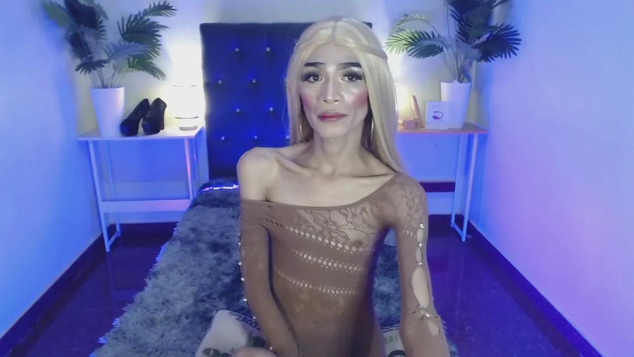 Freechat ItsmeMonica69 on Cam4