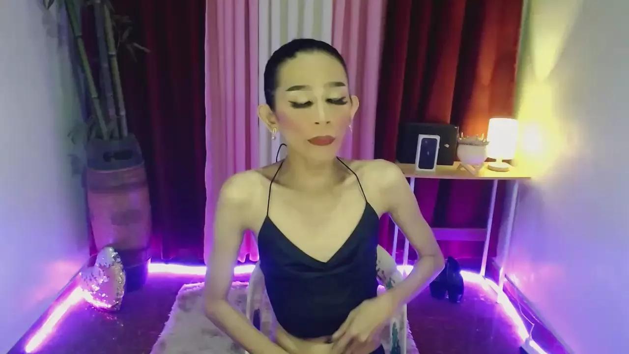 ItsmeMonica69 on Cam4 