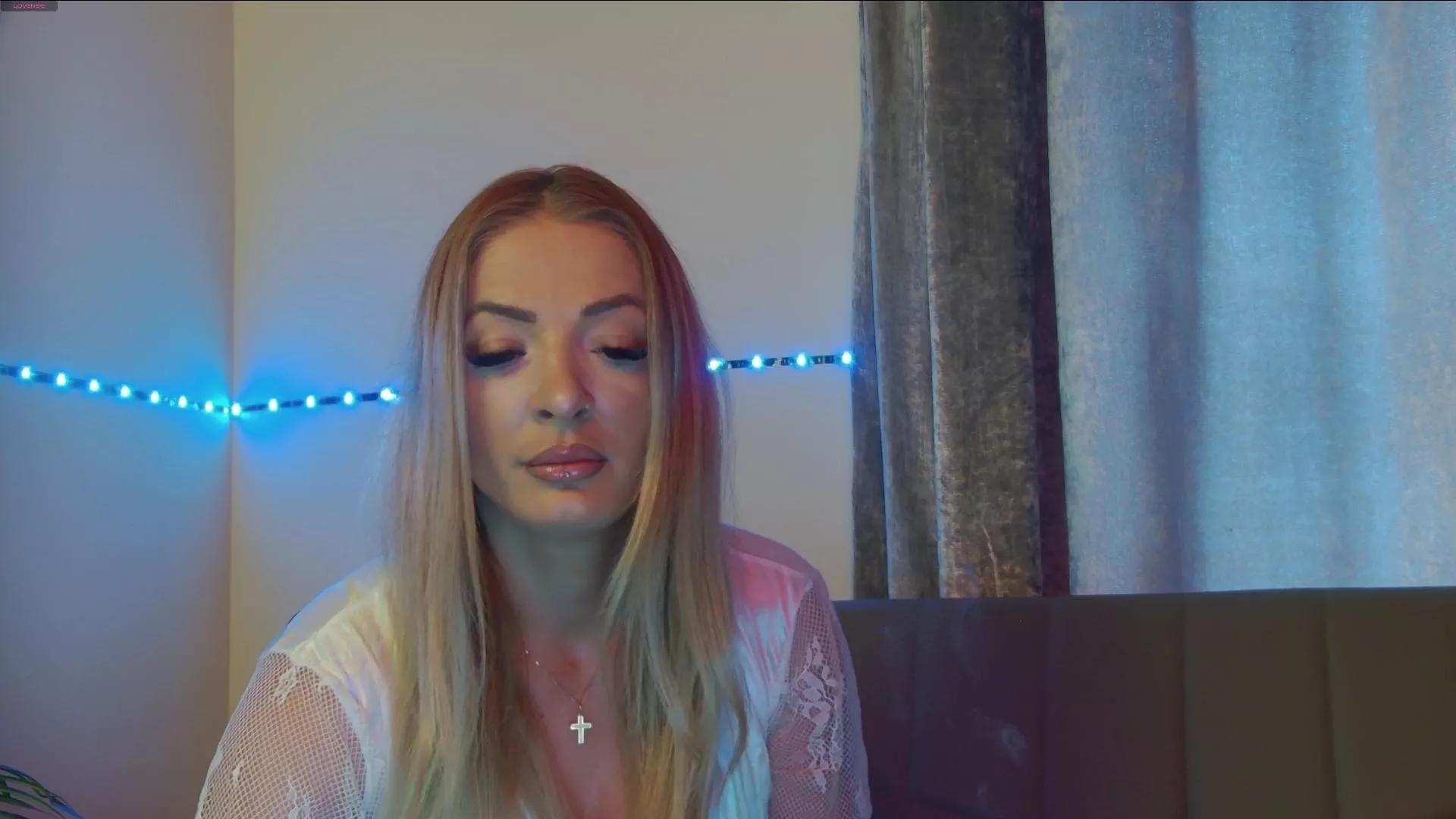 izzy_iz2 on Cam4 