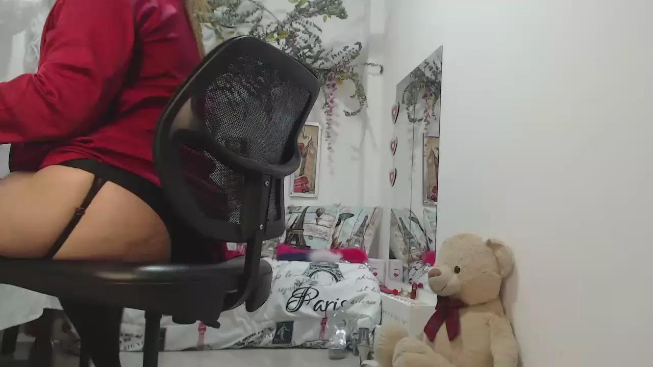 Jade_Mom on Cam4 