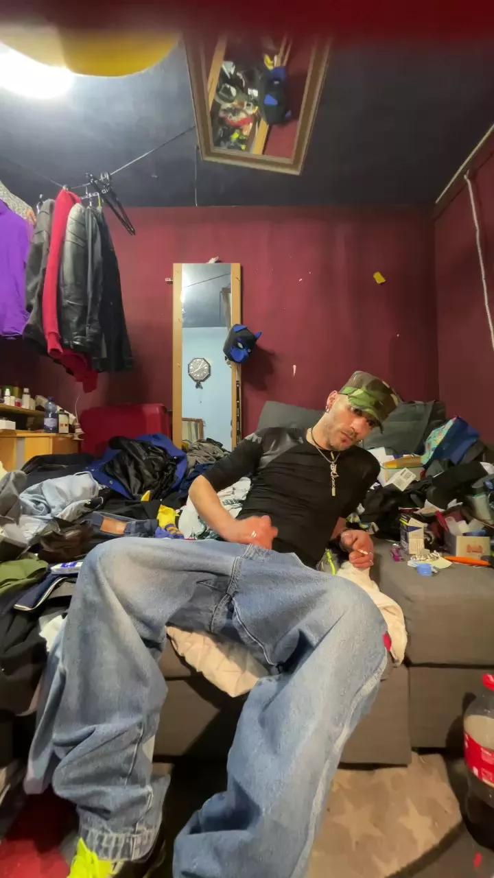 jeans_boy on Cam4 