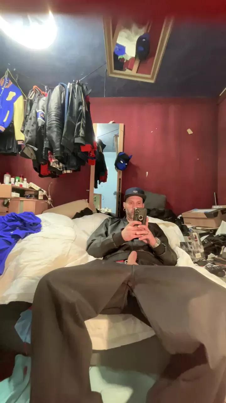 jeans_boy on Cam4 