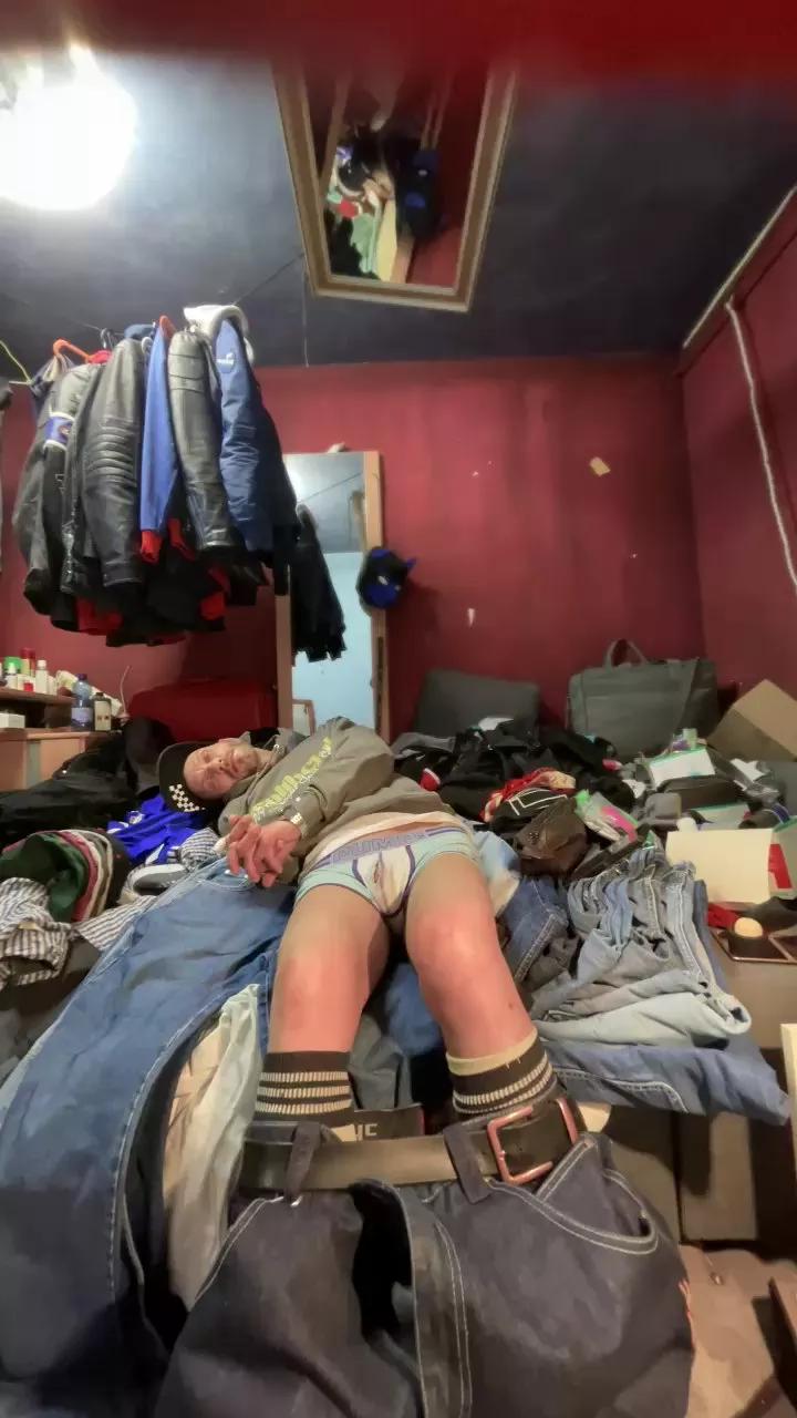 jeans_boy on Cam4 