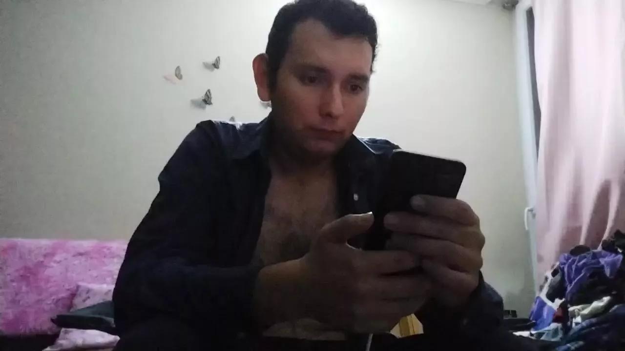 JoeGol96 on Cam4 