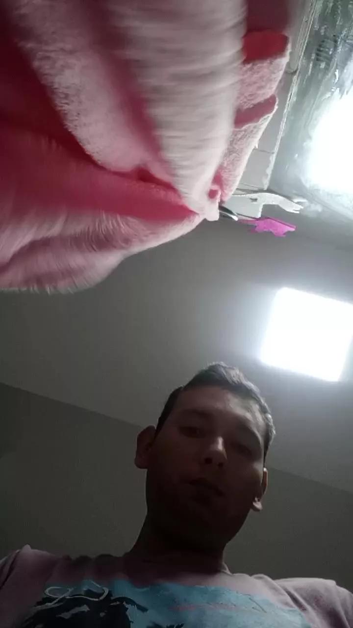JoeGol96 on Cam4 