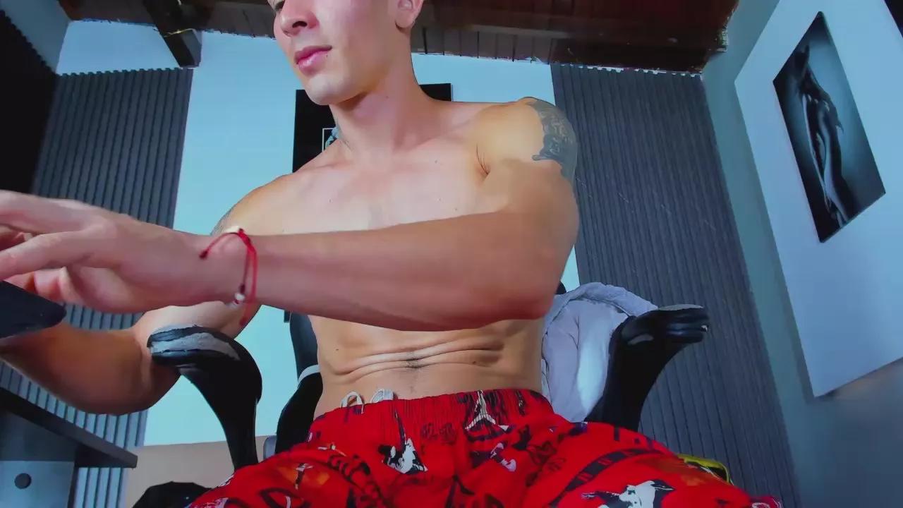 JohnApolo on Cam4 