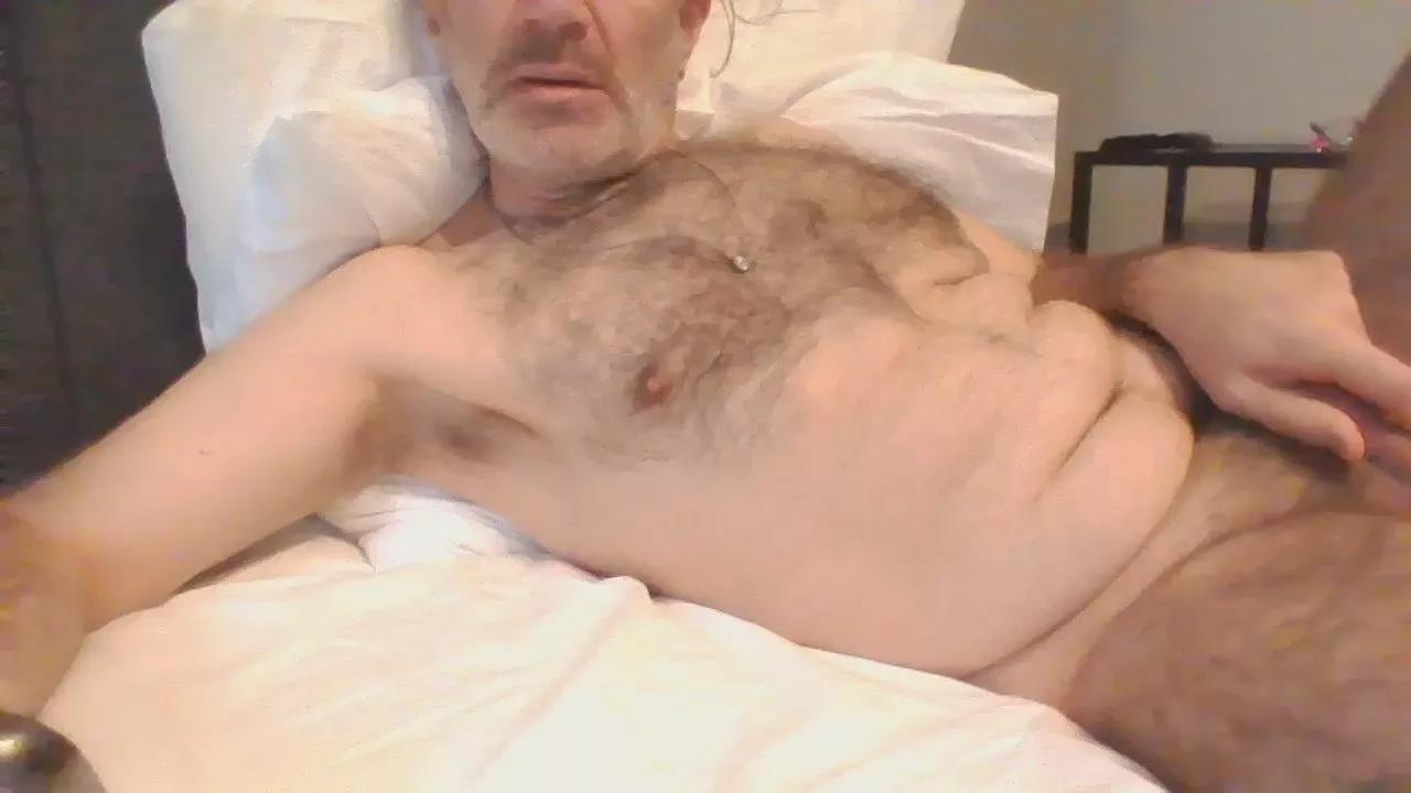 johnguy32 on Cam4 