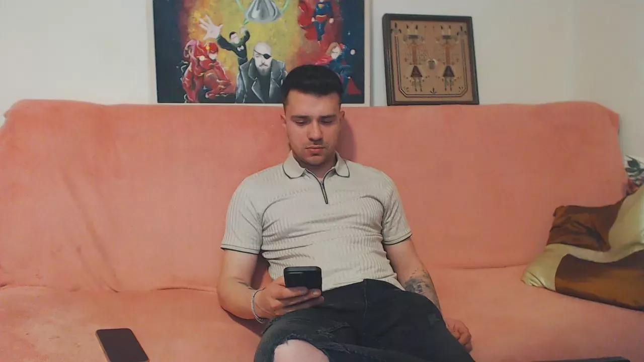 johnnylove22 on Cam4 