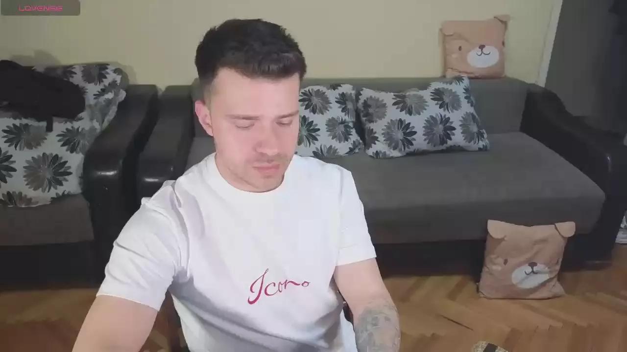 johnnylove22 on Cam4 