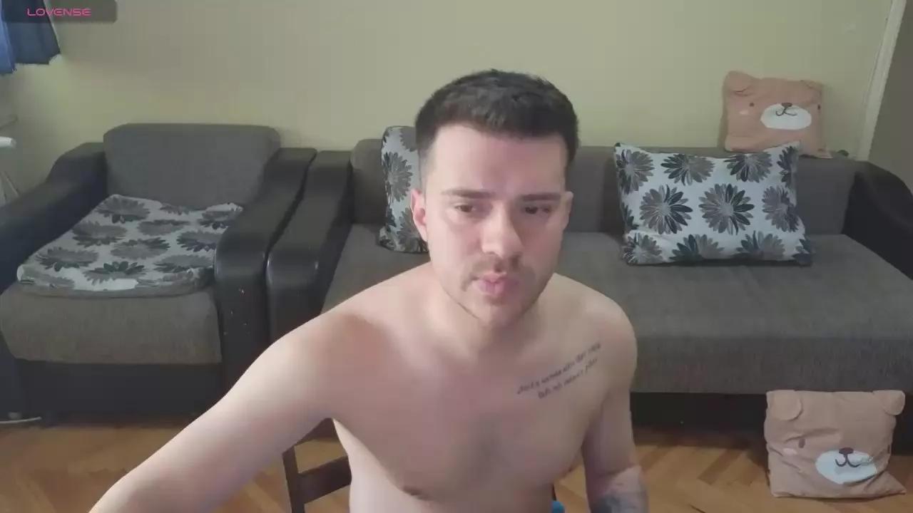 johnnylove22 on Cam4 