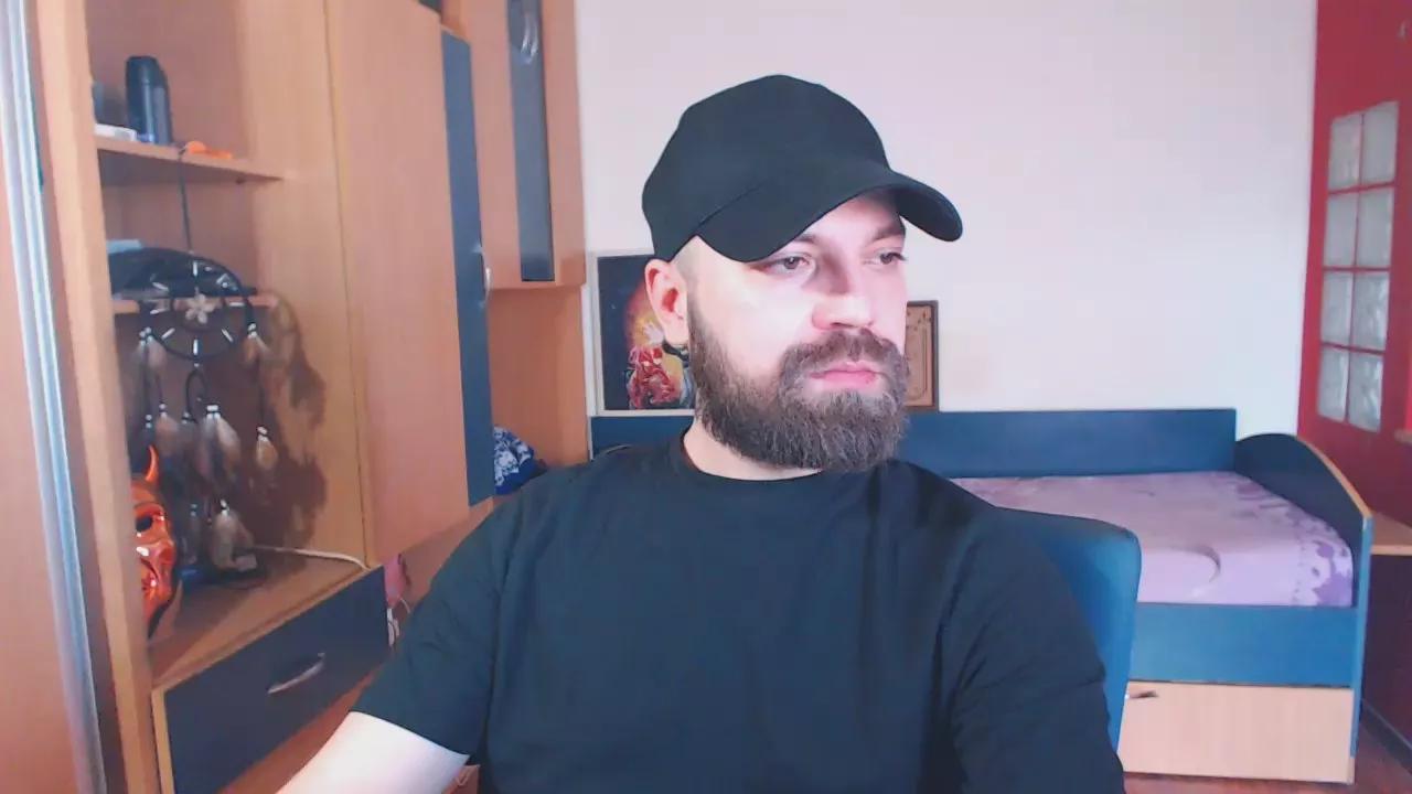 johnnylove22 on Cam4 