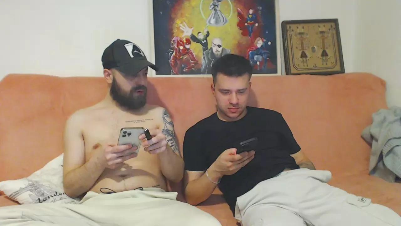 johnnylove22 on Cam4 