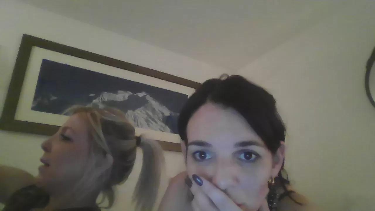 Offline Joy_s_couple on Cam4