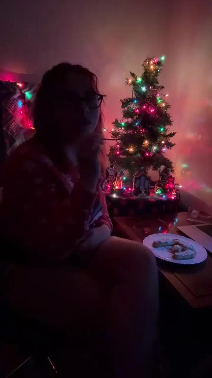 Offline JuicyJewels25 on Cam4