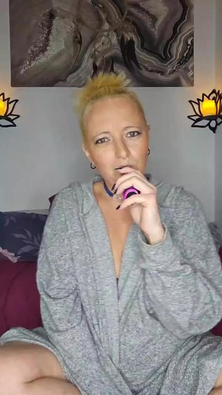 JuliaJamesXX69 on Cam4 