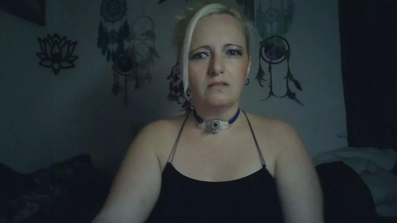 JuliaJamesXX69 on Cam4 