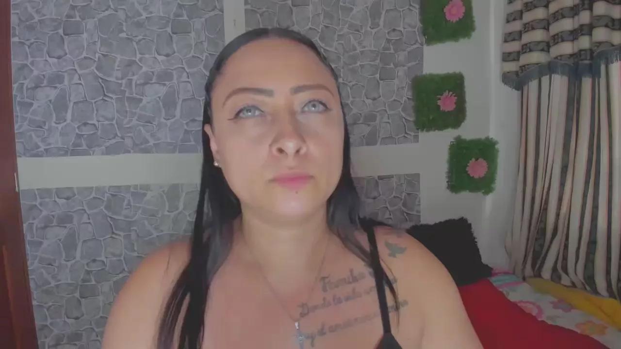 JulianaBravo on Cam4 