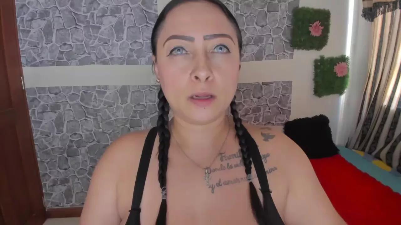 JulianaBravo on Cam4 