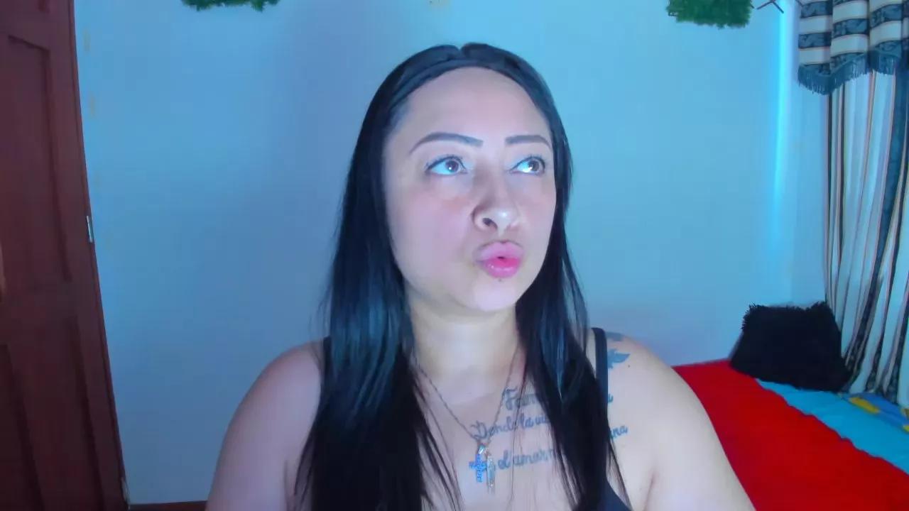 JulianaBravo on Cam4 