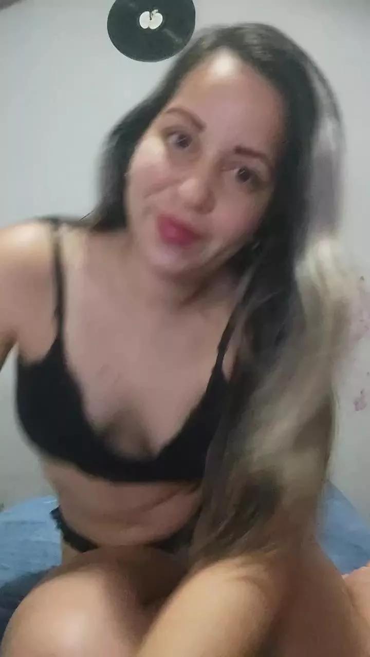 JulietaRuzzo on Cam4 