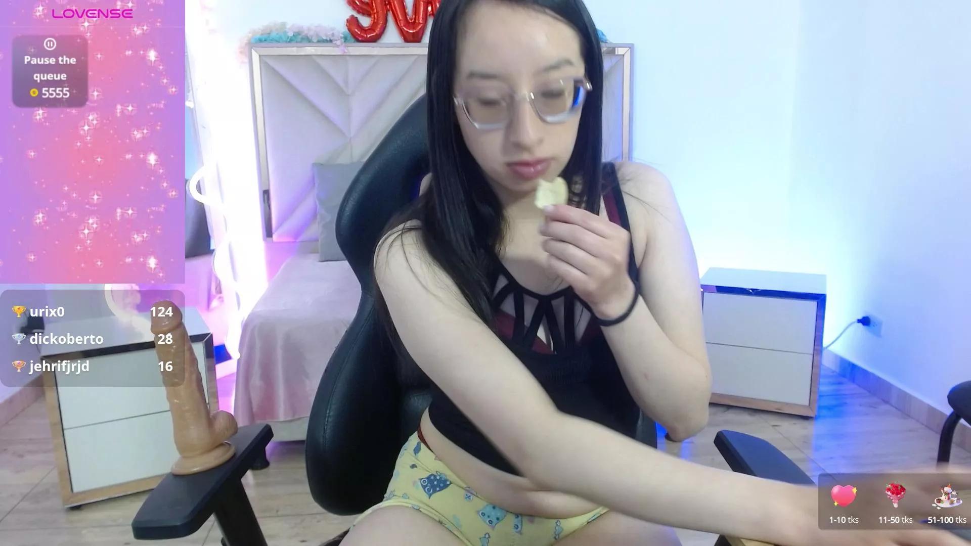 Karly_tay on Cam4 