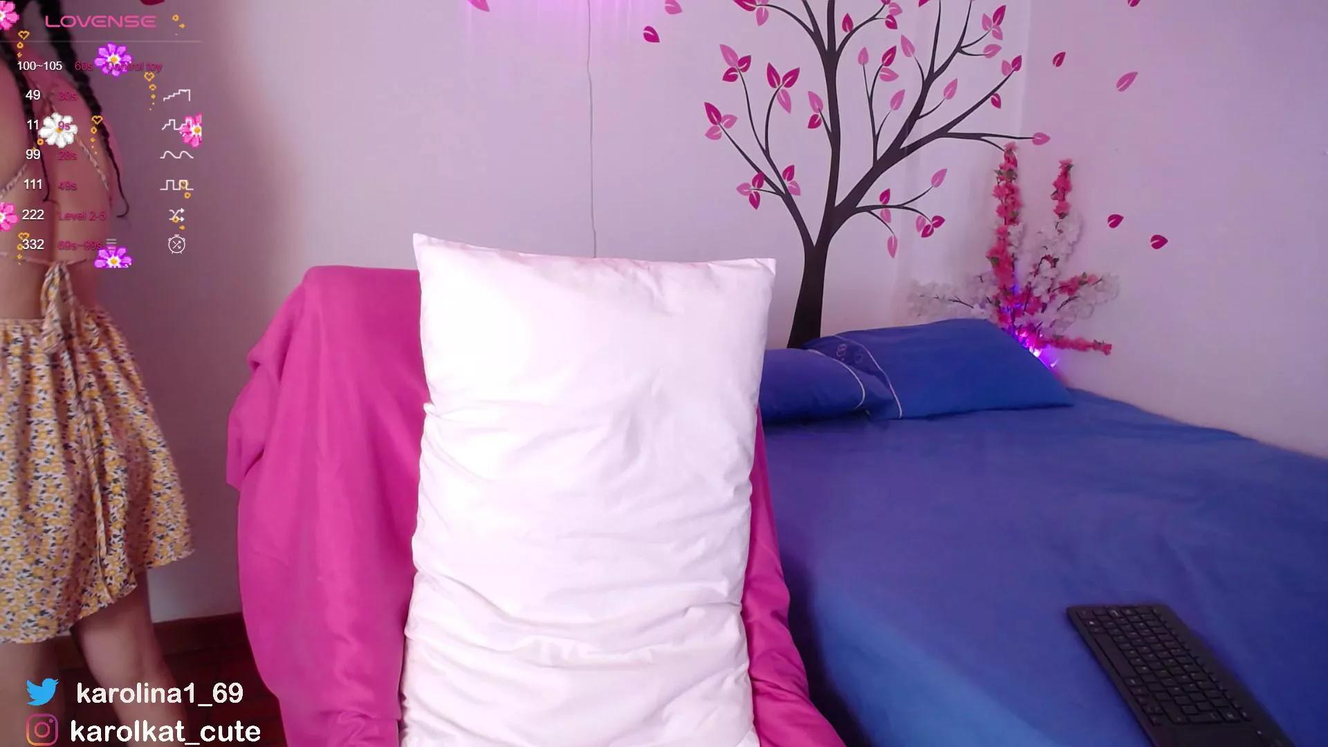 karolina_69cute on Cam4 