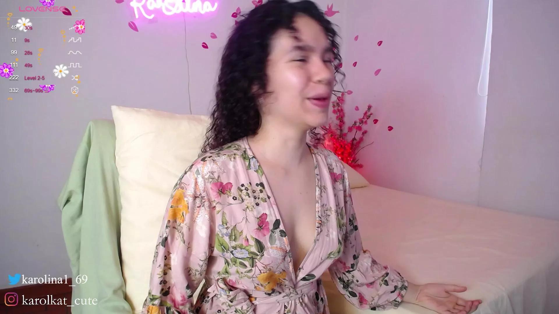 karolina_69cute on Cam4 
