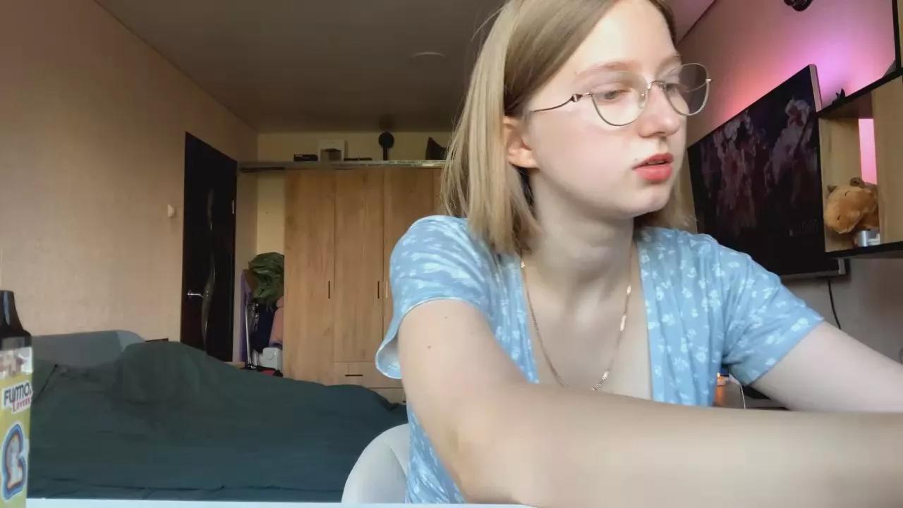 KATTIE_BIG_BOO on Cam4