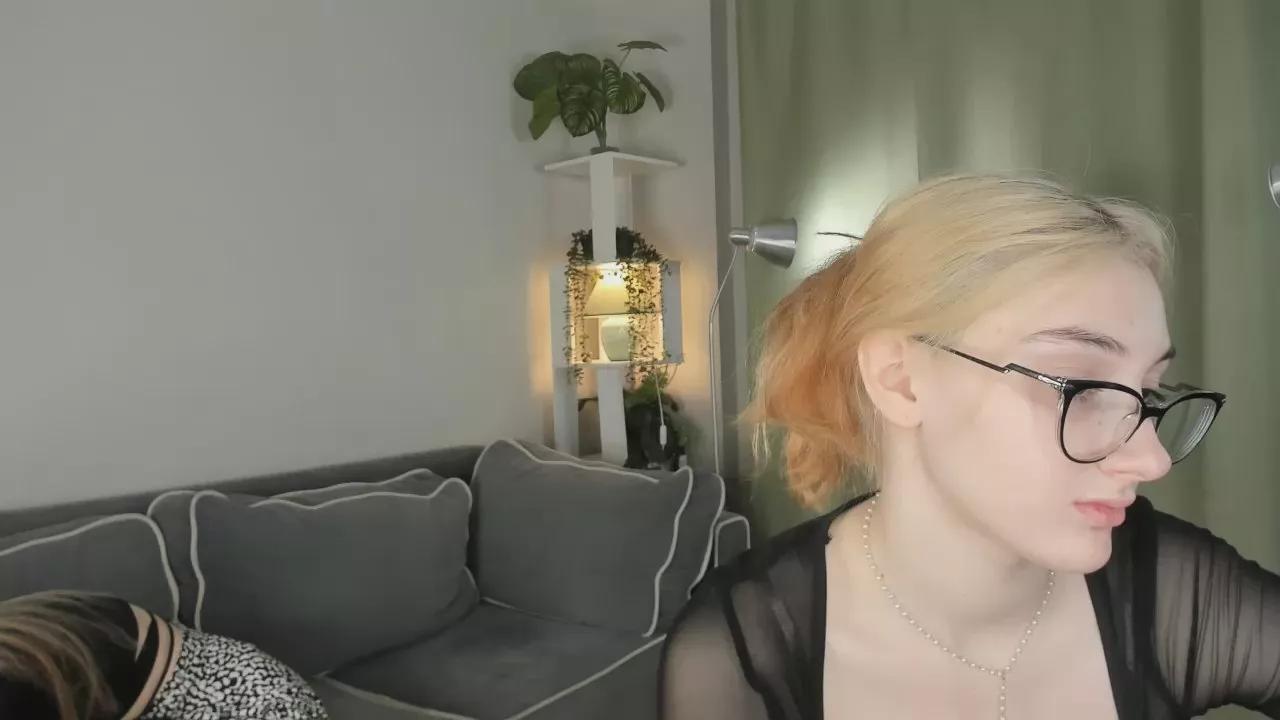 KendraApps on Cam4 