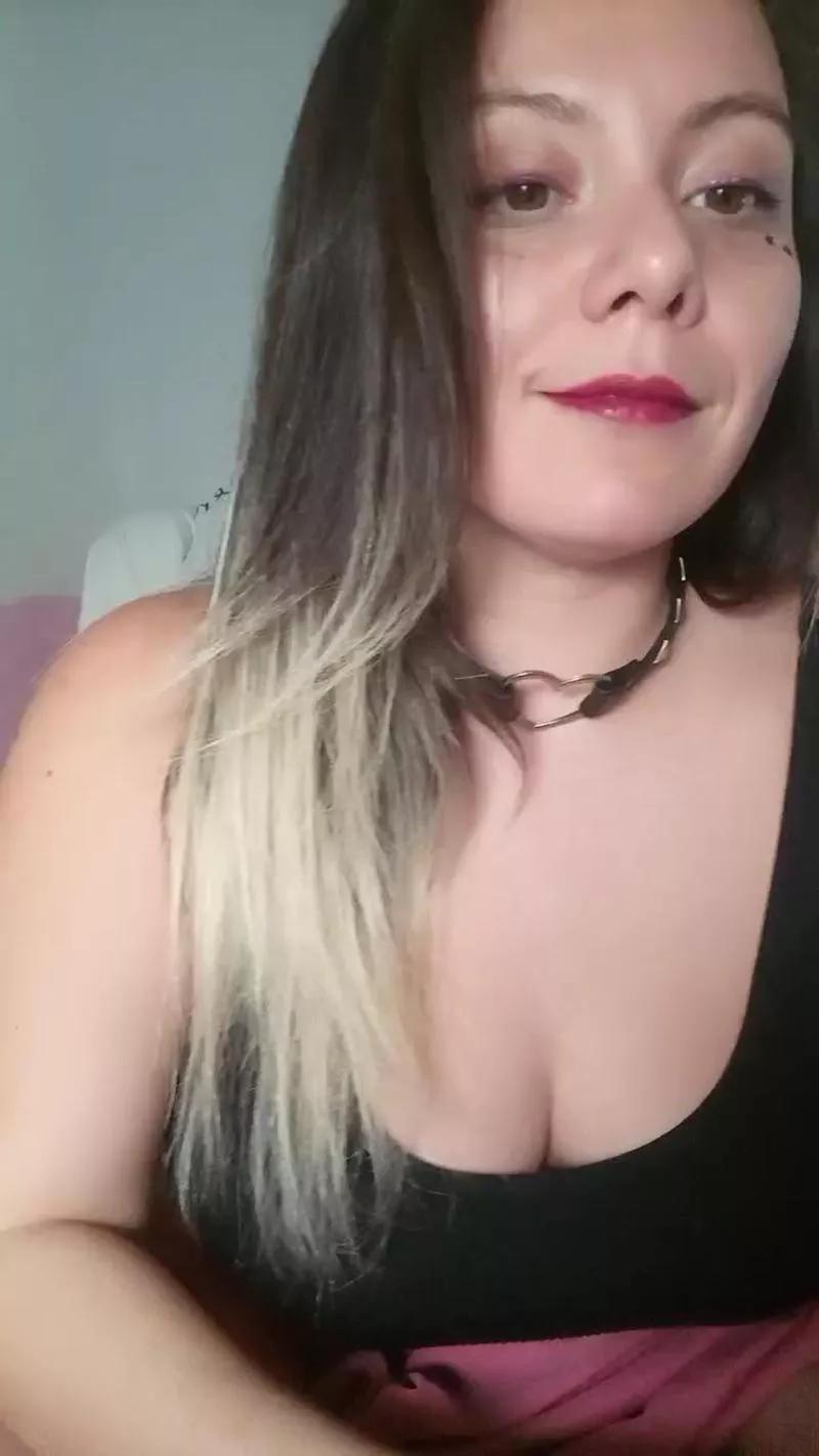 KimieChan on Cam4 