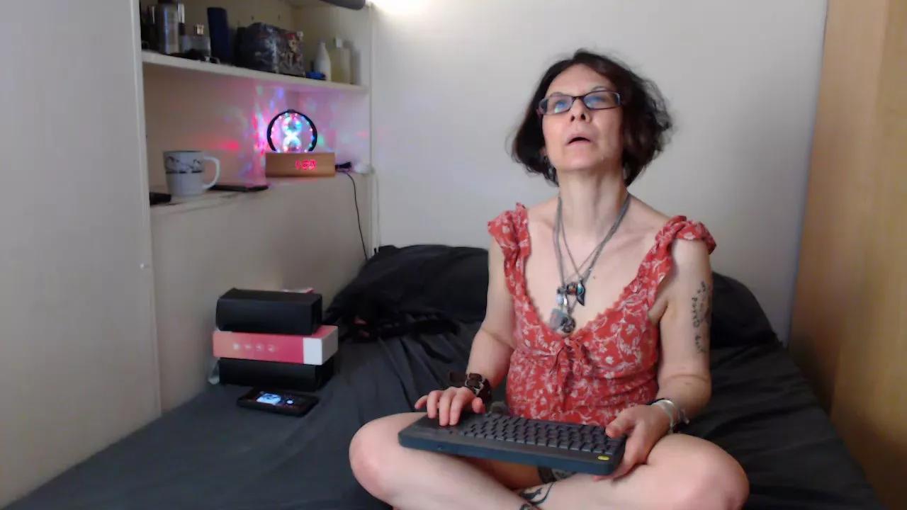 KissraChick on Cam4 