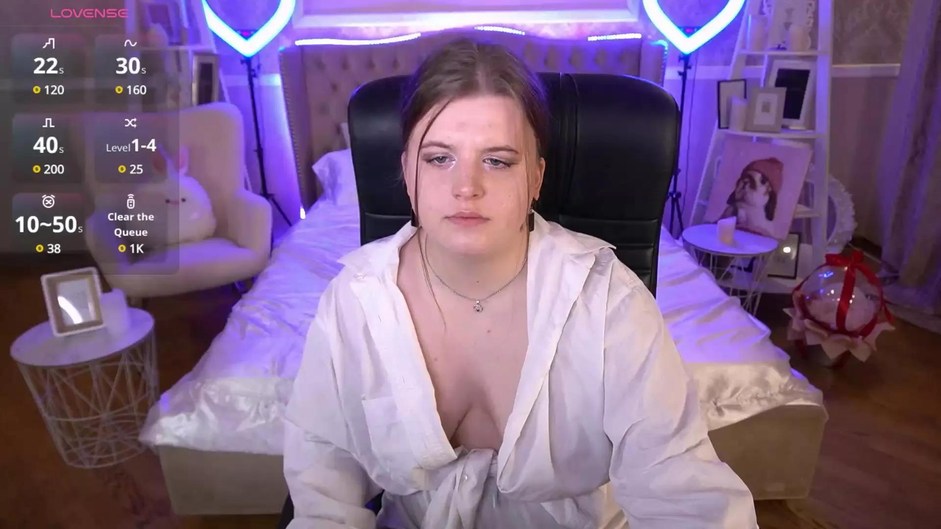 KristiMoons on Cam4 