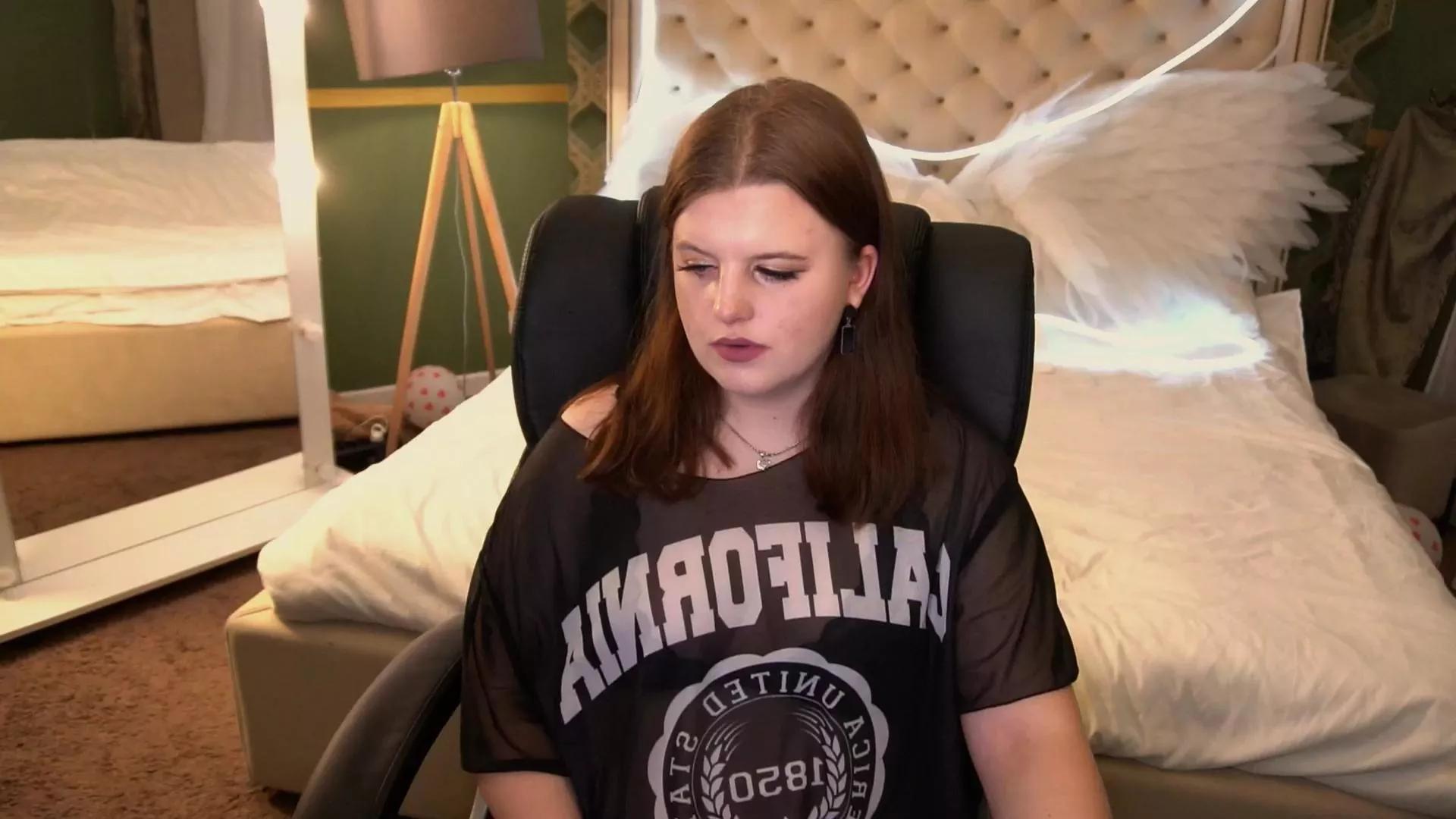 KristiMoons on Cam4 