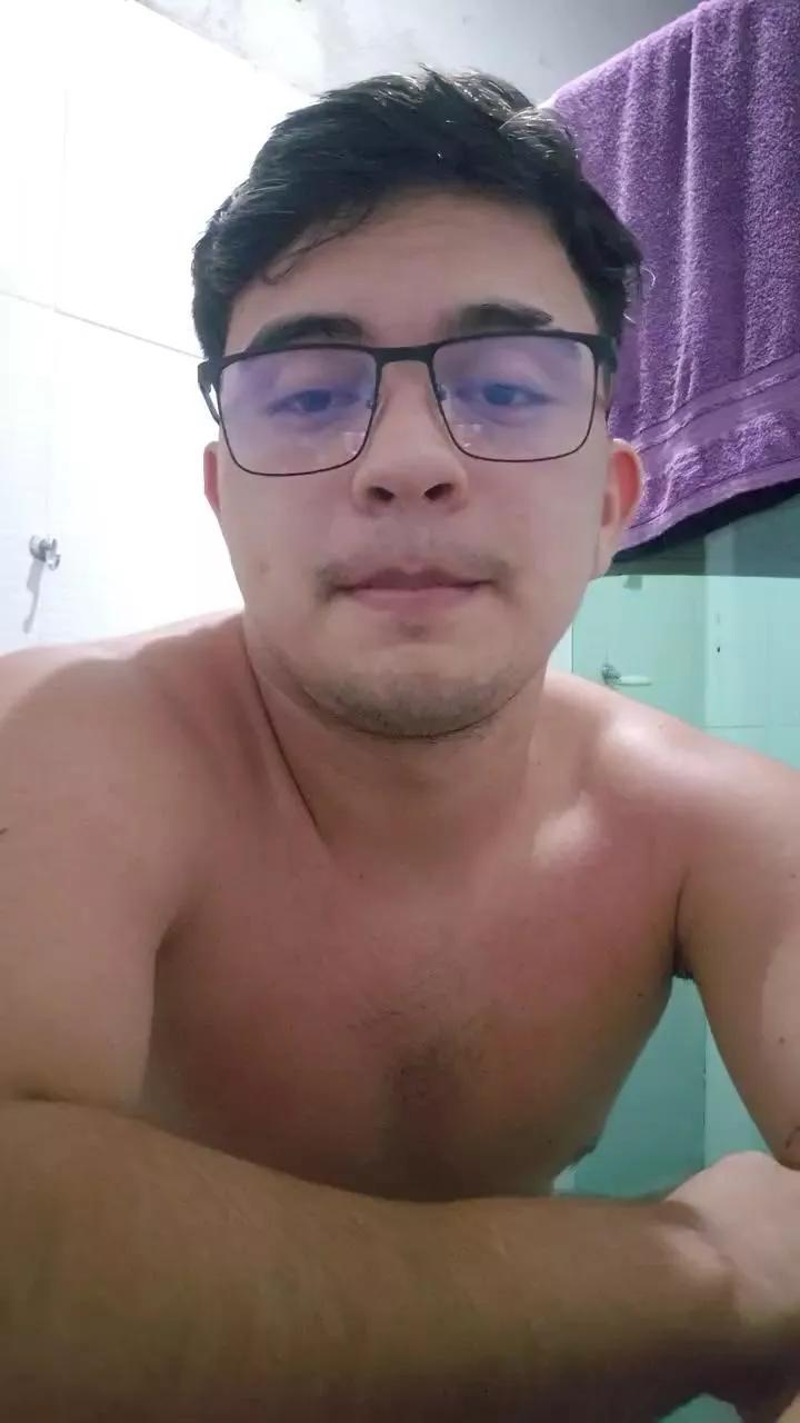 kuro37 on Cam4 