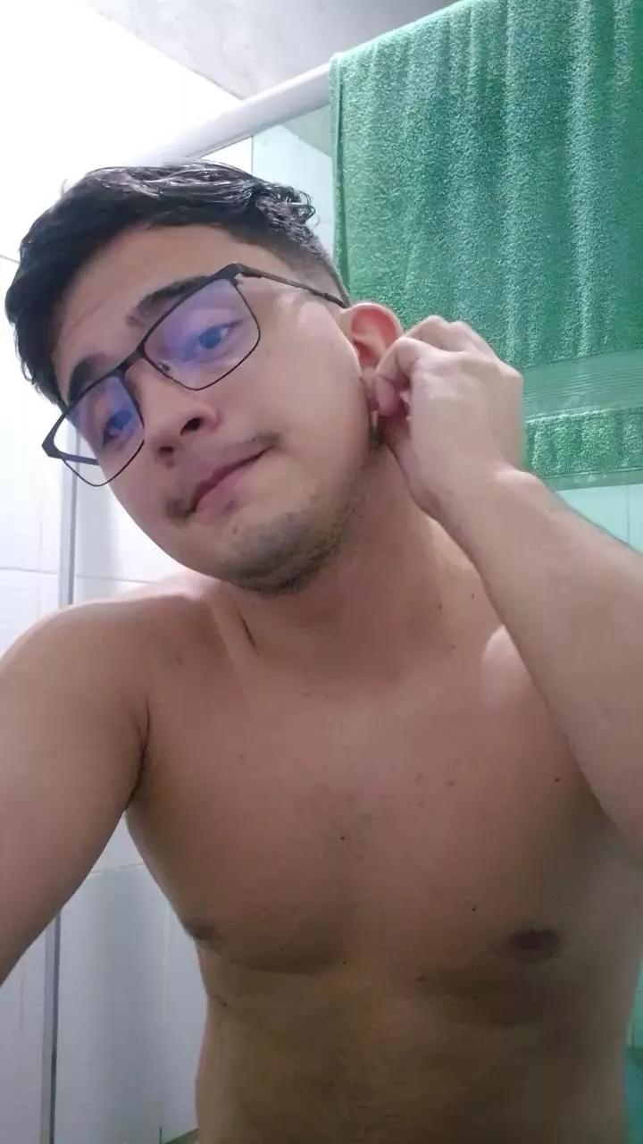 kuro37 on Cam4 