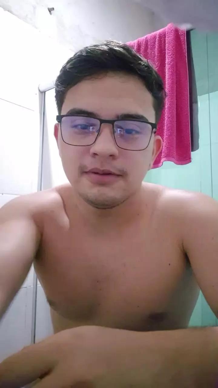 kuro37 on Cam4 