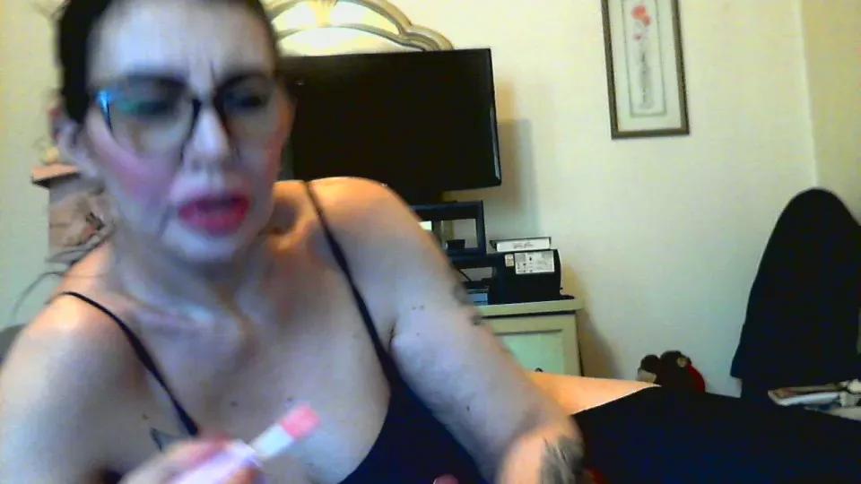 Lady_Goth73 on Cam4 