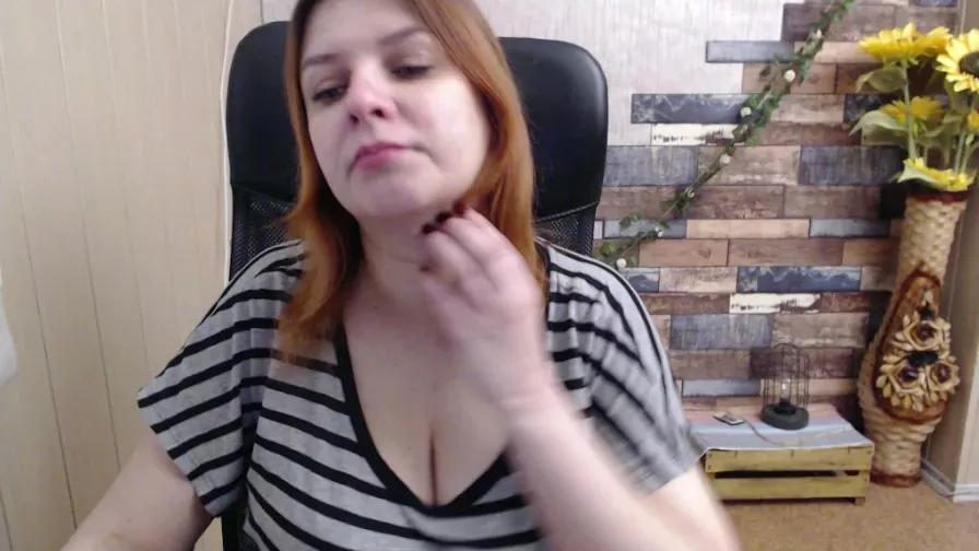 Lady_In_Dreams on Cam4 