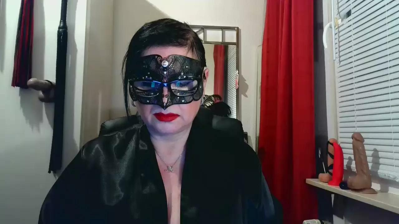 LadyMaxime6 on Cam4 