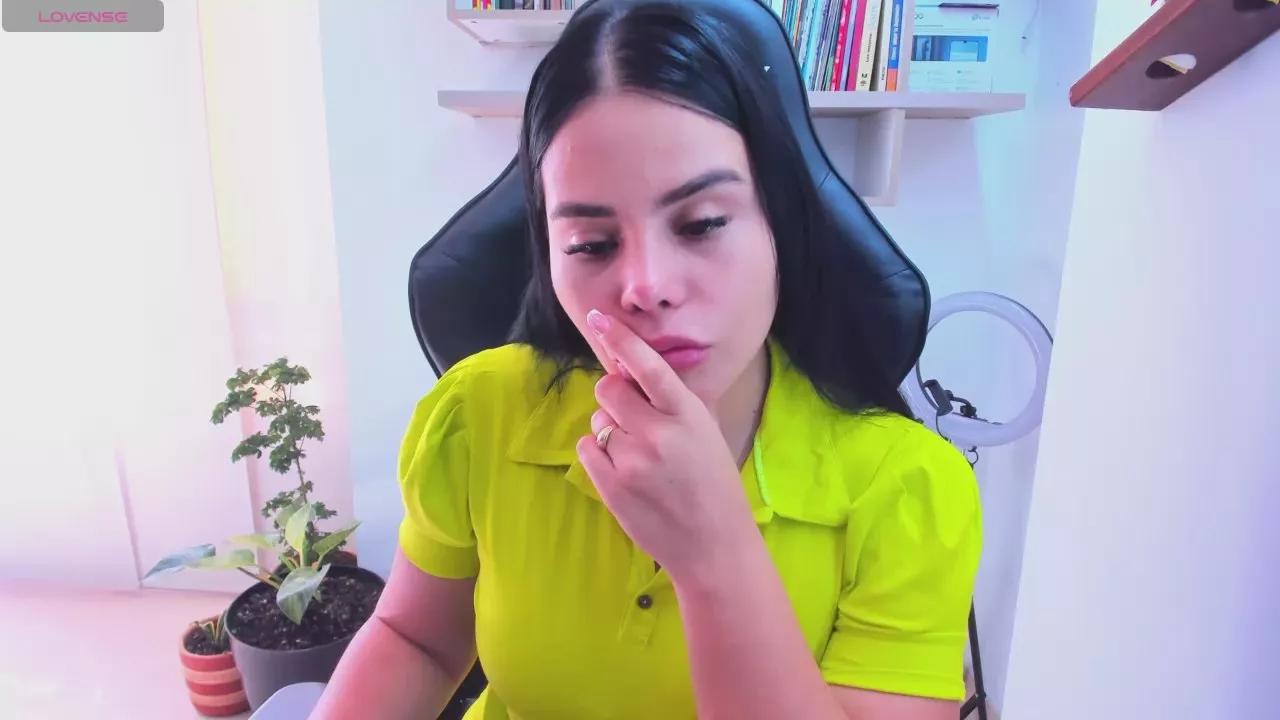 lararoberts_ on Cam4 