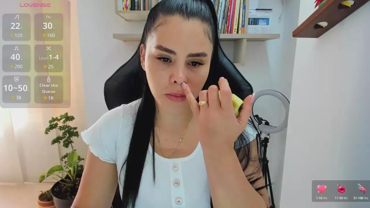 lararoberts_ on Cam4 