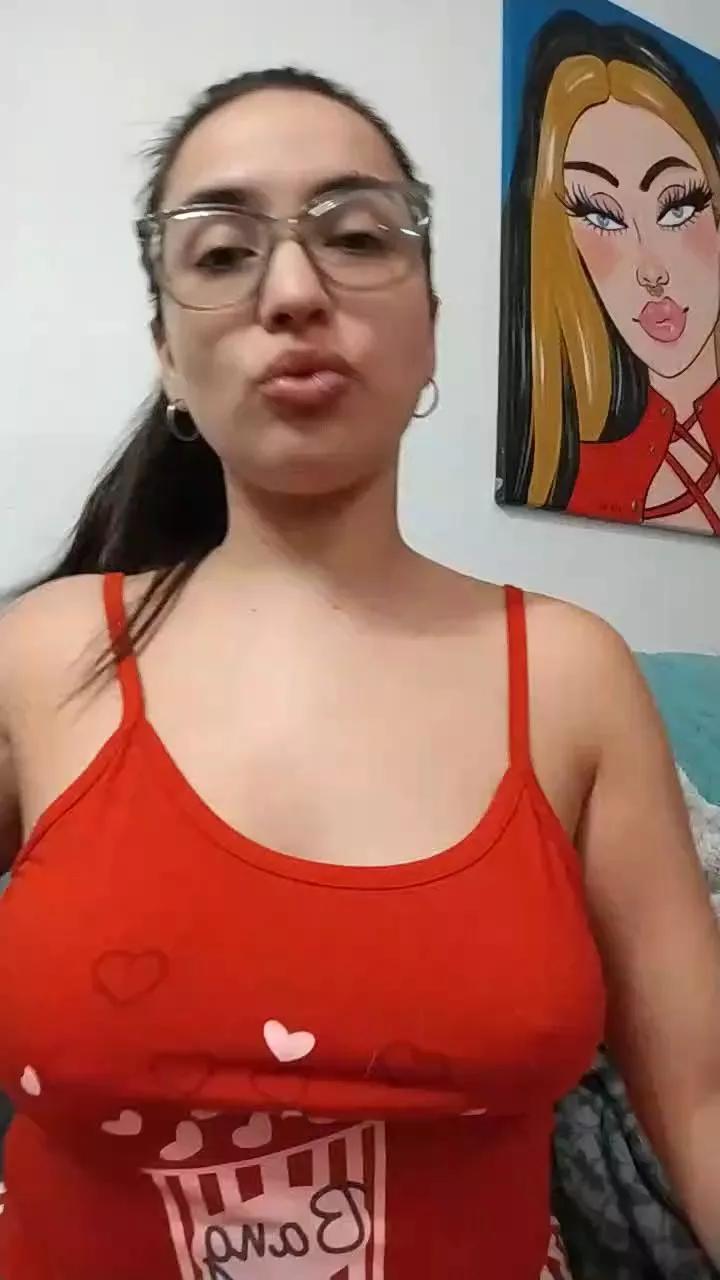 Latinaakita4 on Cam4 