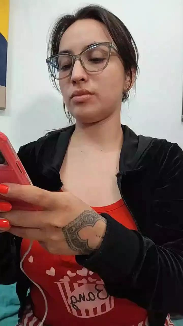 Latinaakita4 on Cam4 
